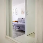 דירה Tina
