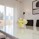 Tina דירה *