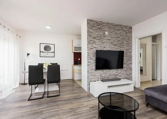 Tina * Ploce (Dubrovnik-Neretva)