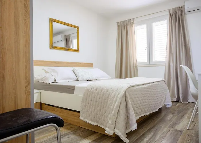 Tina * Ploce (Dubrovnik-Neretva)